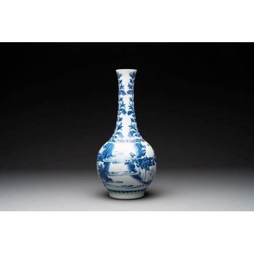 919 - A Chinese blue and white 'Lian Sheng San Ji' bottle vase, Transitional periodH.: 39,3 cm... 