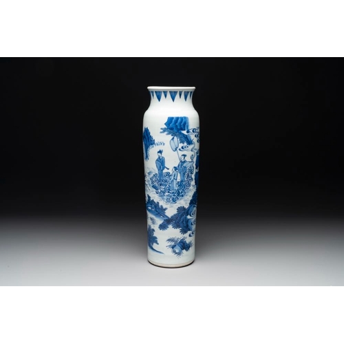 921 - A fine Chinese blue and white sleeve vase with narrative design, Transitional periodH.: 45 cm... 