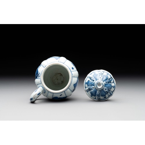 924 - A Chinese blue and white 'landscape' mustard jar and cover, Transitional periodH.: 14,5 cm (incl.cov... 