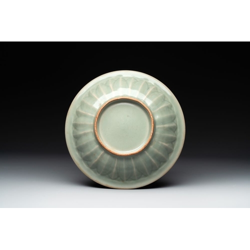 93 - A Chinese Longquan celadon 'twin fish' plate, Yuan/MingDia.: 21,5 cm
Provenance: A Belgian private c... 