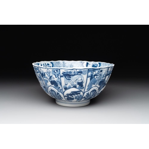 933 - A Chinese blue and white 'playing boys' bowl, Chenghua mark, KangxiDia.: 20,5 cm - H.: 10 cm... 