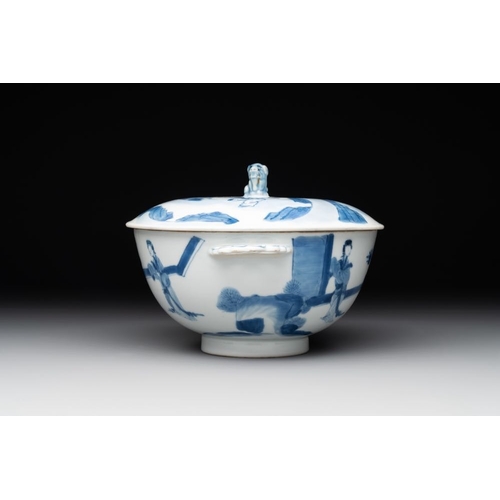 934 - A Chinese blue and white 'Long Elizas and playing boys' covered bowl, Chenghua mark, KangxiL.: 19,5 ... 