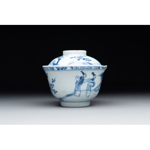 944 - A Chinese blue and white 'figures and a phoenix' tea bowl and cover, YongzhengDia.: 9,7 cm - H.: 8,1... 