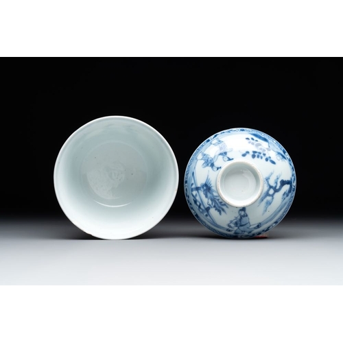 944 - A Chinese blue and white 'figures and a phoenix' tea bowl and cover, YongzhengDia.: 9,7 cm - H.: 8,1... 