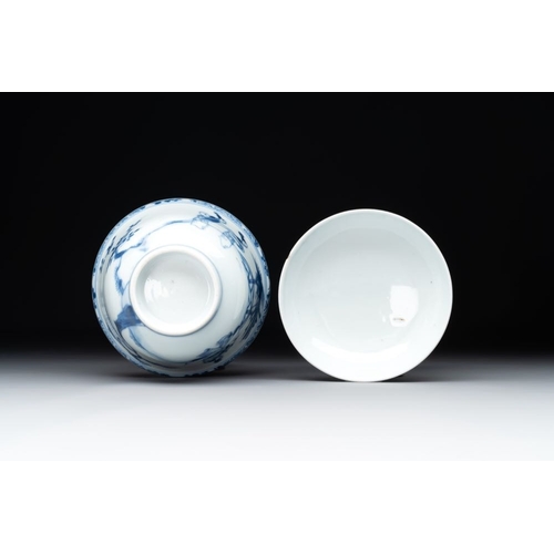 944 - A Chinese blue and white 'figures and a phoenix' tea bowl and cover, YongzhengDia.: 9,7 cm - H.: 8,1... 