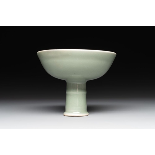 95 - A Chinese Longquan celadon stem cup and two saucers, MingDia.: 15,3 cm - H.: 12,2 cm (the stem cup)D... 