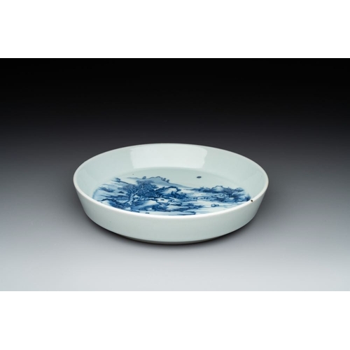 950 - A Chinese blue and white 'river landscape' plate, 18/19th C.Dia.: 21 cm