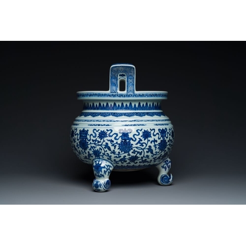 957 - A large Chinese blue and white 'bajixiang' and 'lotus scrolls' tripod censer, QianlongH.: 34 cm... 