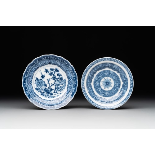 959 - A collection of 32 pieces Chinese blue and white cups, saucers and covers with floral design, Qianlo... 