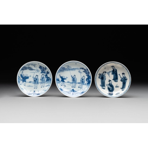 961 - A collection of 17 Chinese blue and white wares, Kangxi/QianlongDia.: 19,5 cm - H.: 8,5 cm (the bowl... 