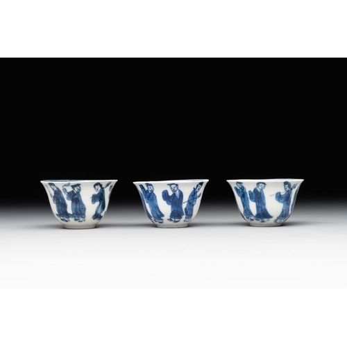 961 - A collection of 17 Chinese blue and white wares, Kangxi/QianlongDia.: 19,5 cm - H.: 8,5 cm (the bowl... 