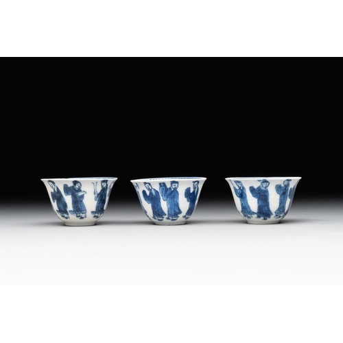 961 - A collection of 17 Chinese blue and white wares, Kangxi/QianlongDia.: 19,5 cm - H.: 8,5 cm (the bowl... 