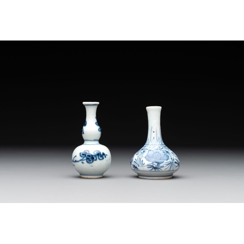 966 - A collection of 22 Chinese blue, white and polychrome wares, Yongzheng and Ruo Shen Zhen Cang mark, ... 