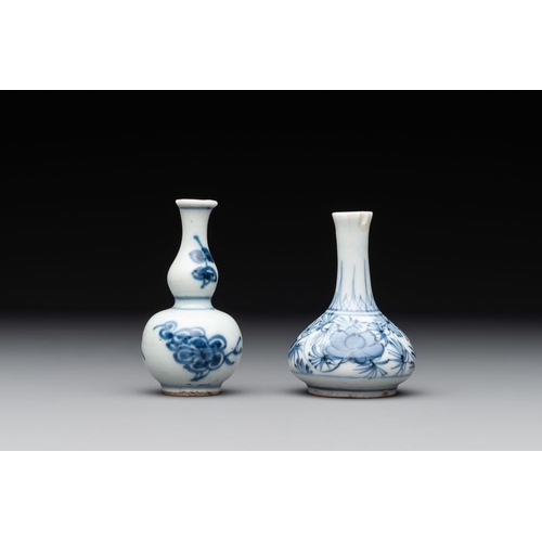 966 - A collection of 22 Chinese blue, white and polychrome wares, Yongzheng and Ruo Shen Zhen Cang mark, ... 