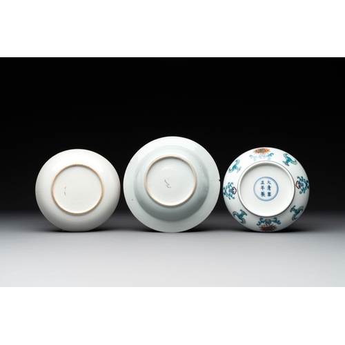 966 - A collection of 22 Chinese blue, white and polychrome wares, Yongzheng and Ruo Shen Zhen Cang mark, ... 