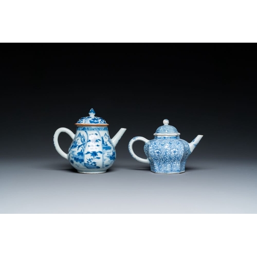 969 - Two Chinese blue and white teapots and covers, YongzhengL.: 14,5 cm - H.: 13 cm (the largest incl. c... 