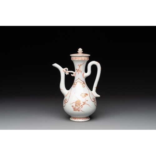 970 - A Chinese iron-red and gilt-decorated ewer with floral design, KangxiL.: 13 cm - H.: 19,7 cm (incl. ... 