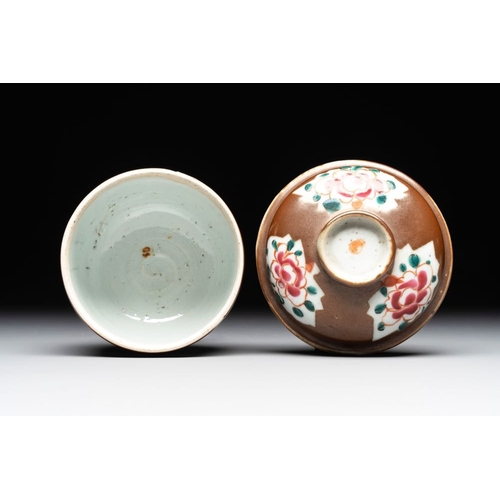 974 - A varied collection of Chinese blue and white, and famille rose tea wares, QianlongDia.: 13,5 cm (th... 