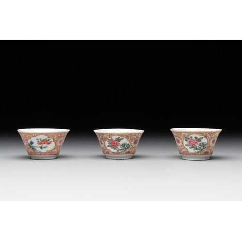 975 - Seven Chinese blue, white and famille rose cups, six saucers and two English-decorated jarlets, Kang... 