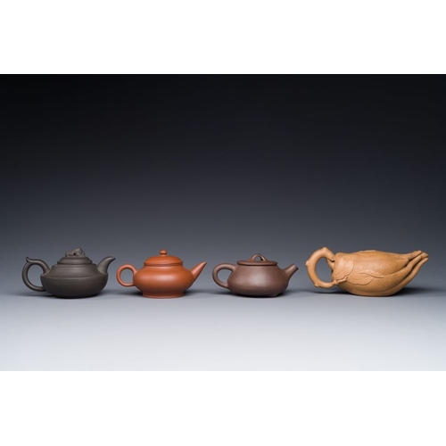 979 - Four Chinese Yixing stoneware teapots, Fan Dasheng  seal mark, 19/20th C.L.: 19,5 cm - H.: 7,5 cm (t... 