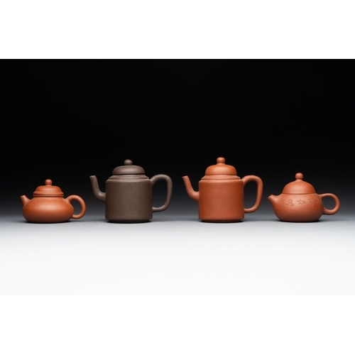 980 - A collection of 20 Chinese Yixing stoneware teapots, 20th C.L.: 18,5 cm - H.: 10,3 cm (the largest t... 