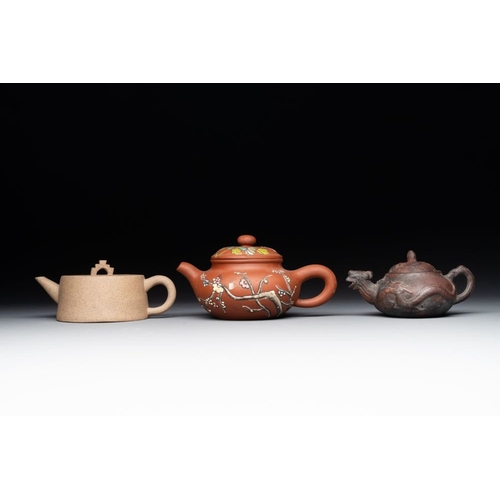 980 - A collection of 20 Chinese Yixing stoneware teapots, 20th C.L.: 18,5 cm - H.: 10,3 cm (the largest t... 