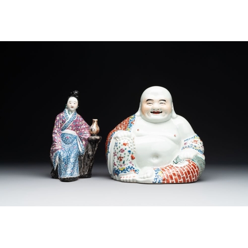 982 - A Chinese famille rose lady and a Buddha, 19/20th C.H.: 26 cm (the Buddha)H.: 25 cm (the lady)... 