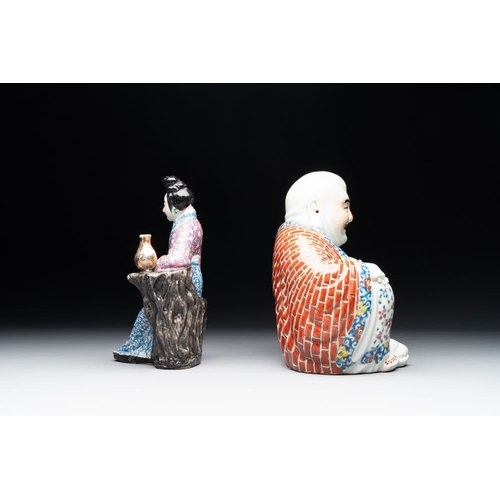 982 - A Chinese famille rose lady and a Buddha, 19/20th C.H.: 26 cm (the Buddha)H.: 25 cm (the lady)... 