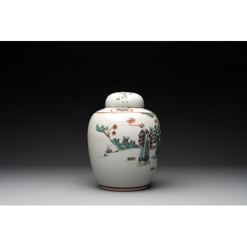 989 - A Chinese famille verte covered jar, two vases mounted as lamps and a tazza, 19th C.H.: 59,5 cm (the... 