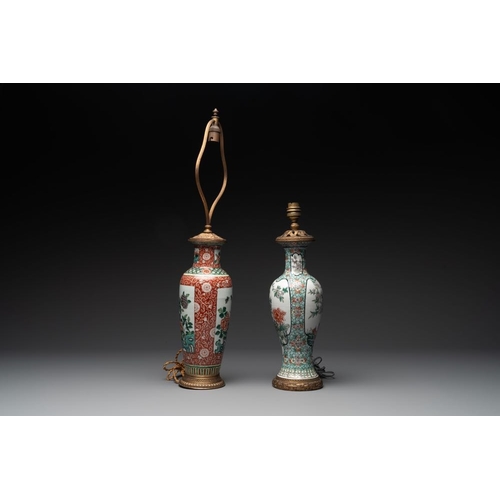 989 - A Chinese famille verte covered jar, two vases mounted as lamps and a tazza, 19th C.H.: 59,5 cm (the... 