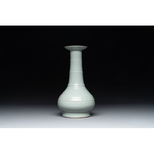 99 - A rare Chinese Longquan celadon bottle vase, Song/YuanH.: 30,5 cm
Provenance:- A French private coll... 