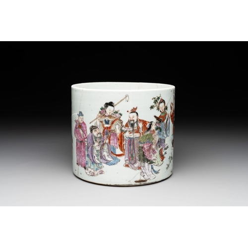 998 - A Chinese famille rose 'Eight Immortals' brush pot, 19th C.Dia.: 19 cm - H.: 16 cm... 