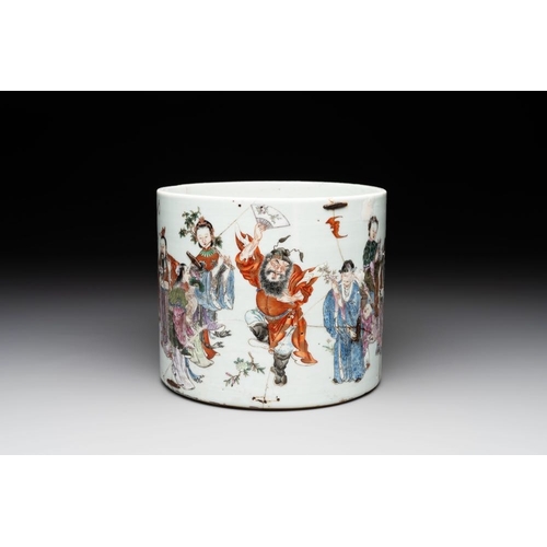 998 - A Chinese famille rose 'Eight Immortals' brush pot, 19th C.Dia.: 19 cm - H.: 16 cm... 