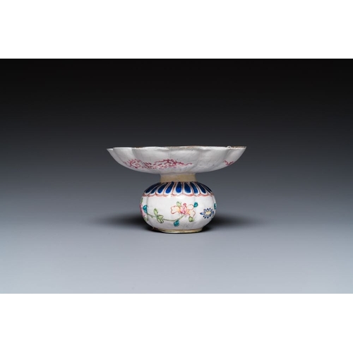 808 - A Chinese Canton enamel spittoon, Yongzheng/QianlongDia.: 11,5 cm - H.: 7,5 cm