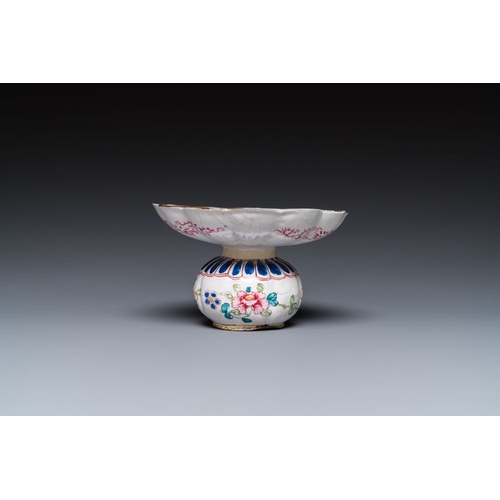 808 - A Chinese Canton enamel spittoon, Yongzheng/QianlongDia.: 11,5 cm - H.: 7,5 cm