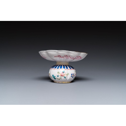 808 - A Chinese Canton enamel spittoon, Yongzheng/QianlongDia.: 11,5 cm - H.: 7,5 cm