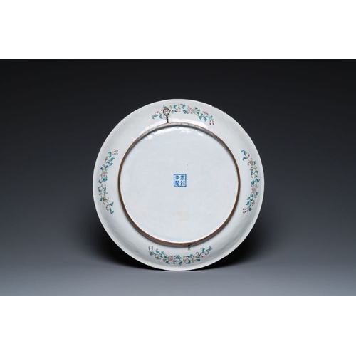 814 - A Chinese Canton enamel 'dragon' dish, Kangxi mark, 19th C.Dia.: 37,5 cm