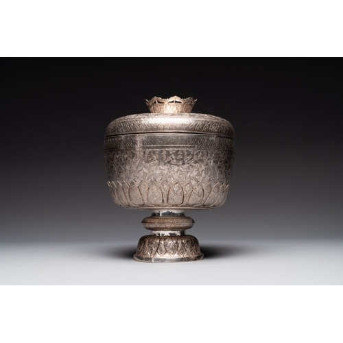 823 - A Chinese silver bowl and cover on lotus-shaped  stand, Li Hehe  mark, 19th C.Dia.: 22 cm - H.: 27 c... 