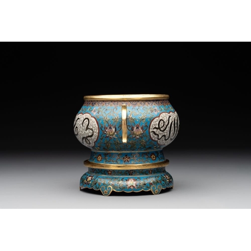 830 - A Chinese cloisonne censer and stand with Arabic inscription, Qianlong mark, 19th C.L.: 15,5 cm - H.... 