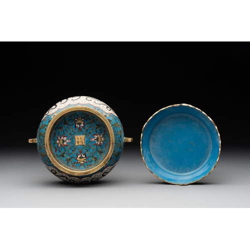 830 - A Chinese cloisonne censer and stand with Arabic inscription, Qianlong mark, 19th C.L.: 15,5 cm - H.... 