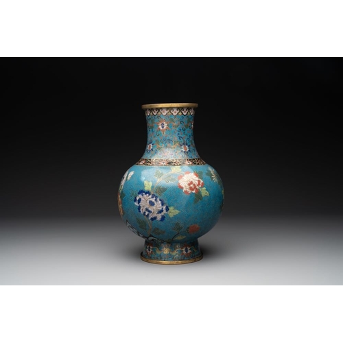 833 - A Chinese cloisonne 'peony and chrysanthemum' vase, 19th C.H.: 30,5 cm