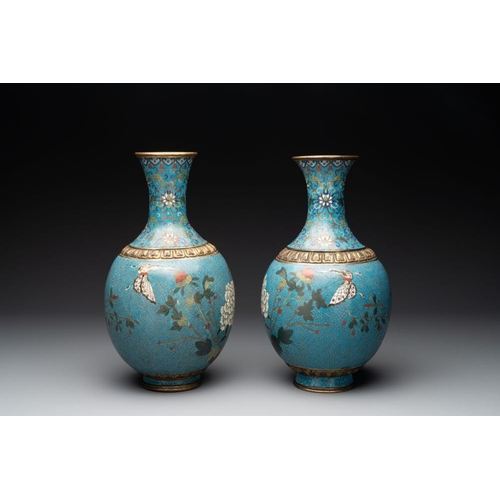 834 - A pair of Chinese cloisonne 'flowers and insects' vases on wooden stands, 18/19th C.H.: 40,5 cm (inc... 