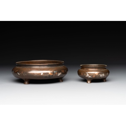 844 - Two Vietnamese silver-inlaid bronze censers on stand, dá»©c Tá»«  mark, 19th C.L.: 15,3 cm - H.: 8,6... 