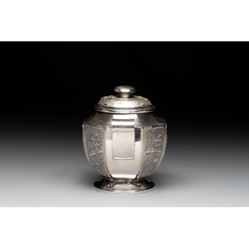 845 - Two Vietnamese silver teapots and a sugar bowl and cover, marked Donghung, ca. 1900L.: 21 cm - H.: 1... 