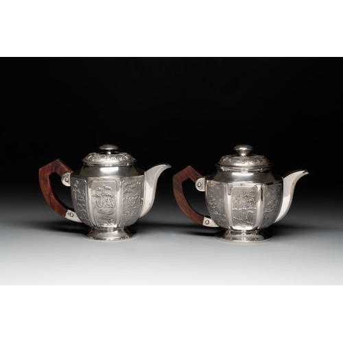 845 - Two Vietnamese silver teapots and a sugar bowl and cover, marked Donghung, ca. 1900L.: 21 cm - H.: 1... 