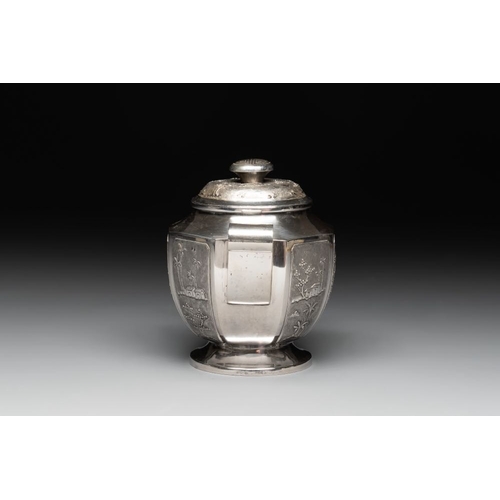 845 - Two Vietnamese silver teapots and a sugar bowl and cover, marked Donghung, ca. 1900L.: 21 cm - H.: 1... 