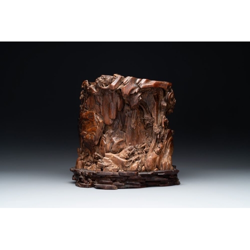 848 - A large Chinese carved agarwood 'mountainous landscape' brush pot, QingH.: 26,5 cm (incl. stand)H.: ... 