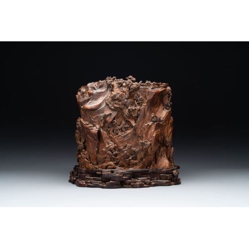 848 - A large Chinese carved agarwood 'mountainous landscape' brush pot, QingH.: 26,5 cm (incl. stand)H.: ... 