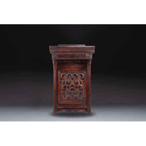 857 - A Chinese hardwood recessed-leg altar table, 'qiaotouan', 19/20th C.Dim.: 225 x 53 x 109,5 cm... 