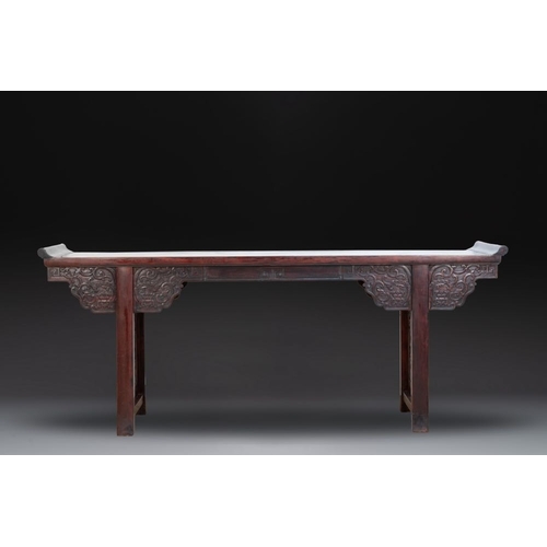 857 - A Chinese hardwood recessed-leg altar table, 'qiaotouan', 19/20th C.Dim.: 225 x 53 x 109,5 cm... 